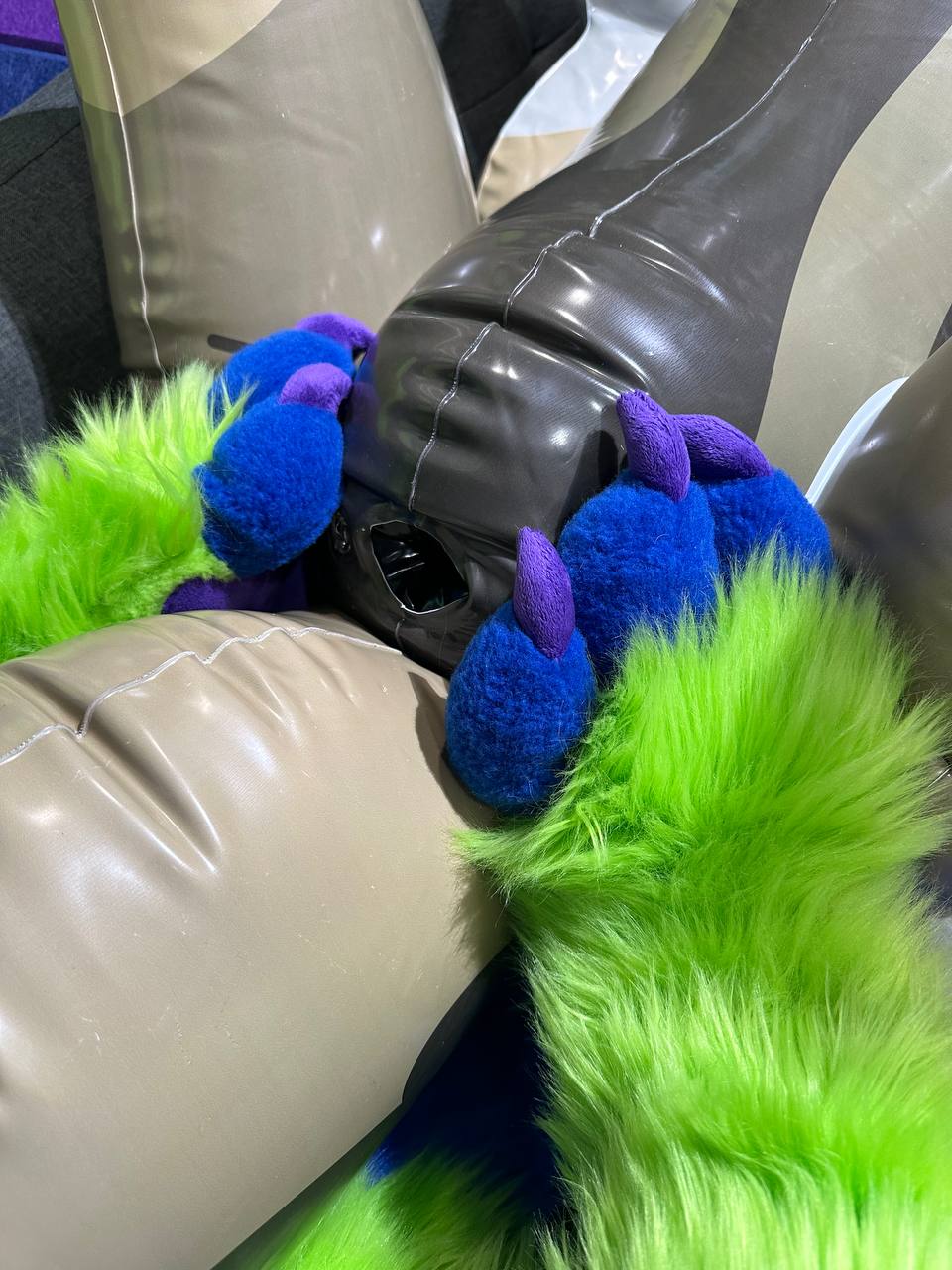 Xivy Inflatable Wolf (With SPH)